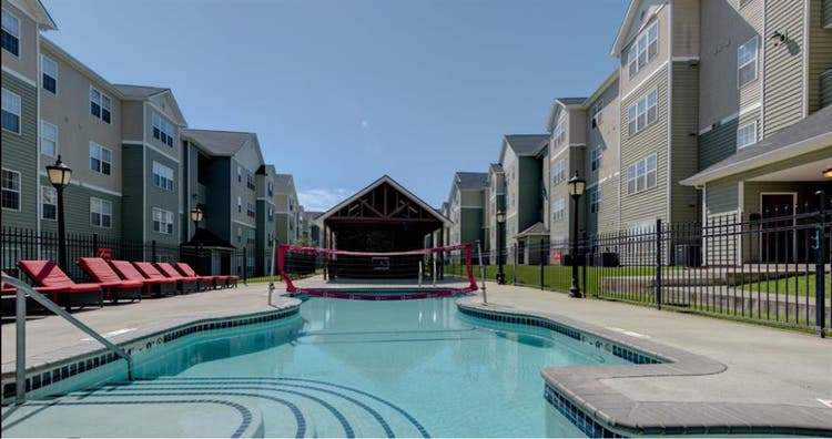 Looking for someone to Sublet.
