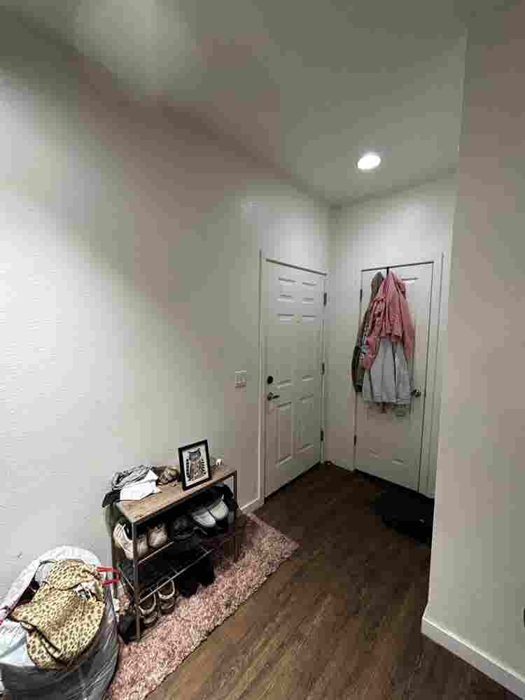 Private  bath Lease Takeover