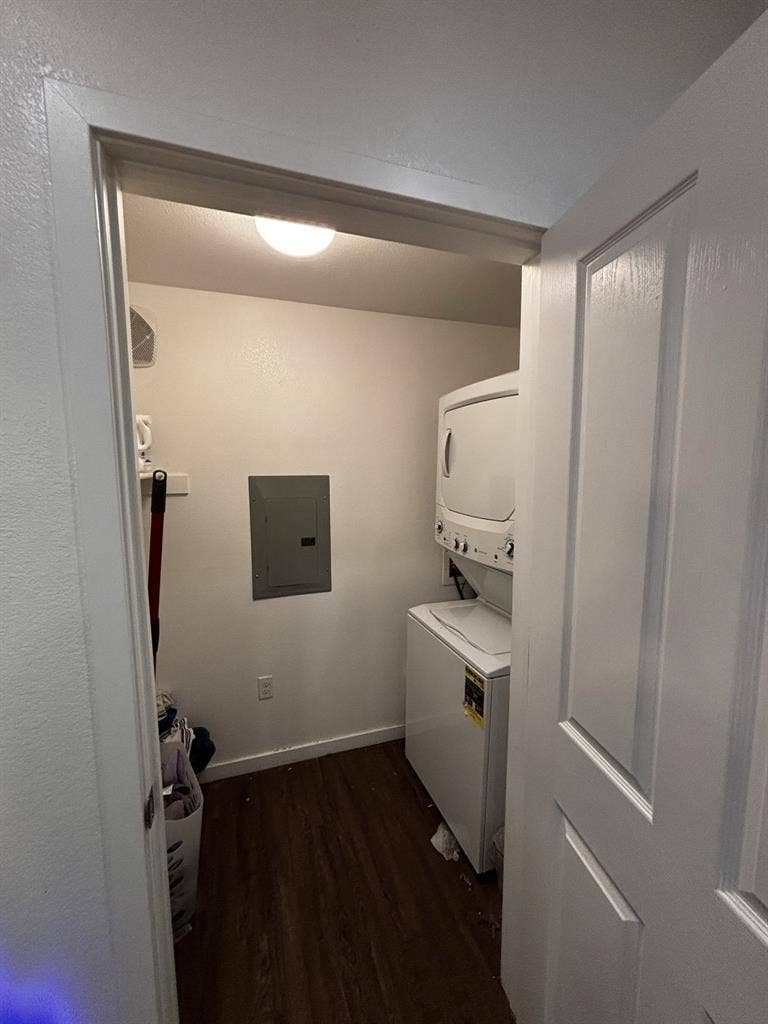 Private bath Lease Takeover