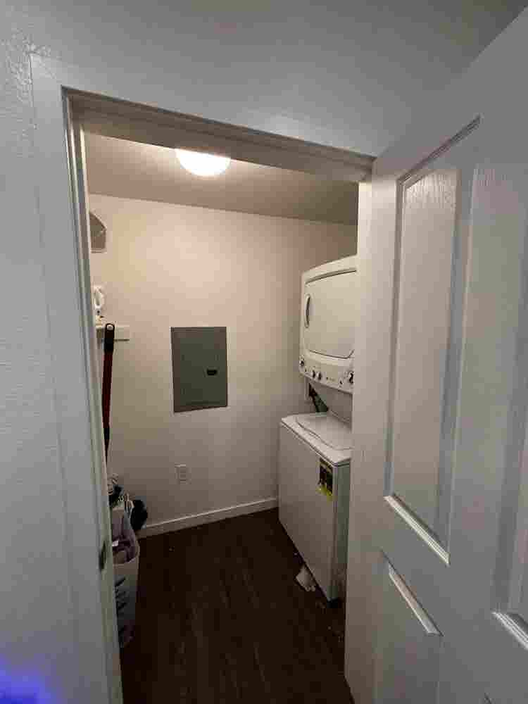 Private  bath Lease Takeover