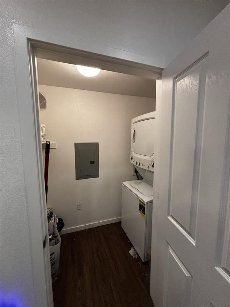 Private  bath Lease Takeover