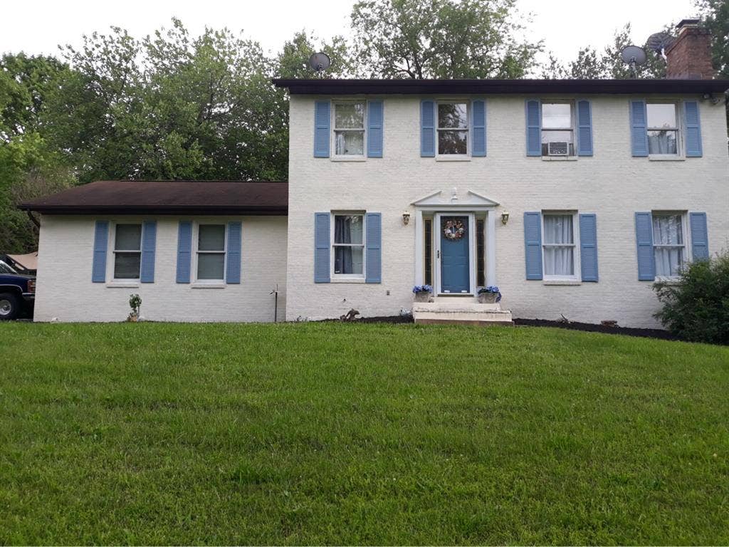 I’m looking for a female roommate