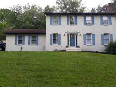I’m looking for a female roommate