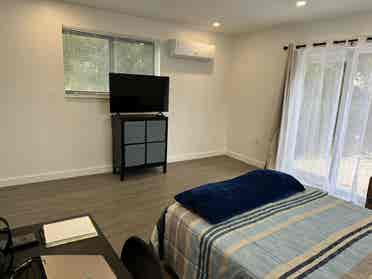 Furnished Independent unit - Miami!