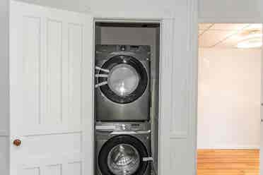 4 Bed / 1 Bath Student Apartment 