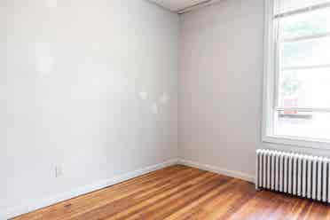 4 Bed / 1 Bath Student Apartment 