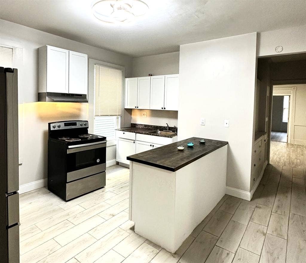 4 Bed / 1 Bath Student Apartment