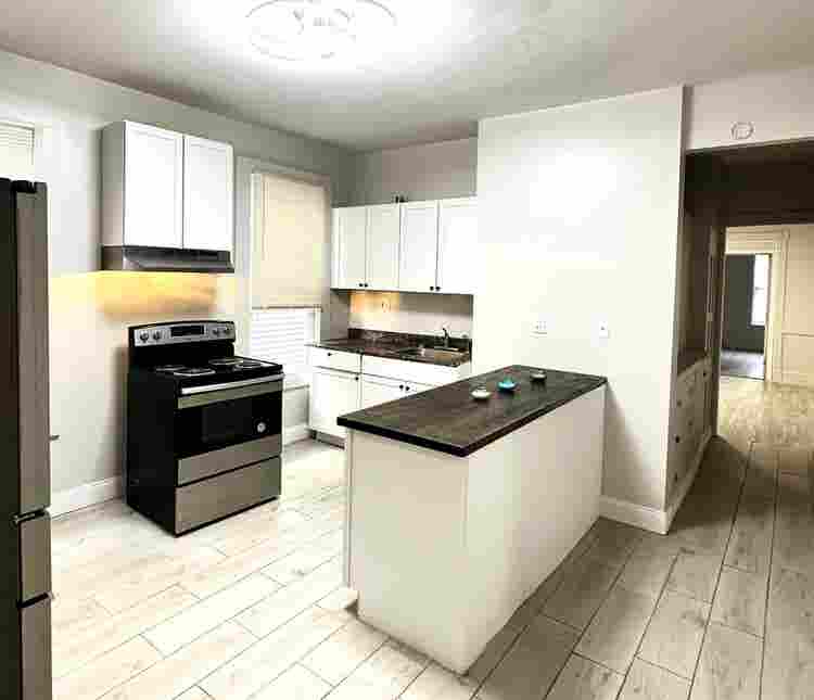 4 Bed / 1 Bath Student Apartment 