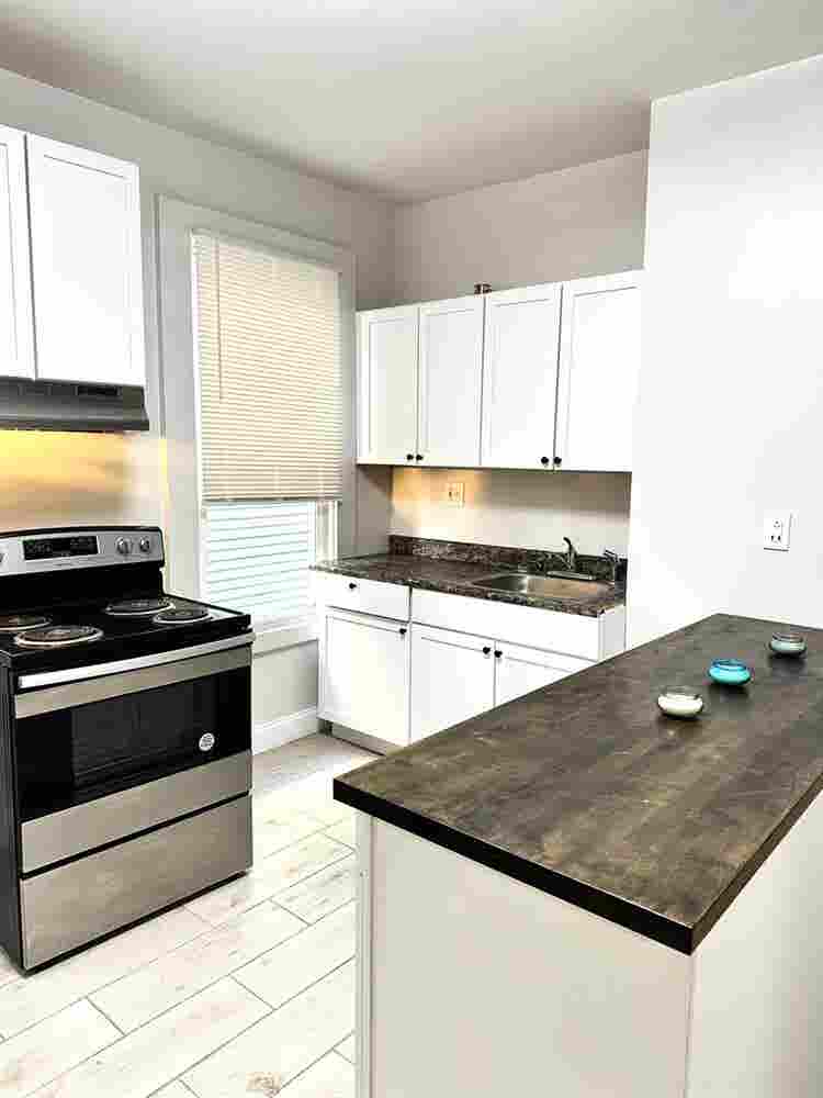4 Bed / 1 Bath Student Apartment 