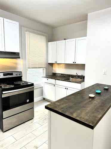 4 Bed / 1 Bath Student Apartment 