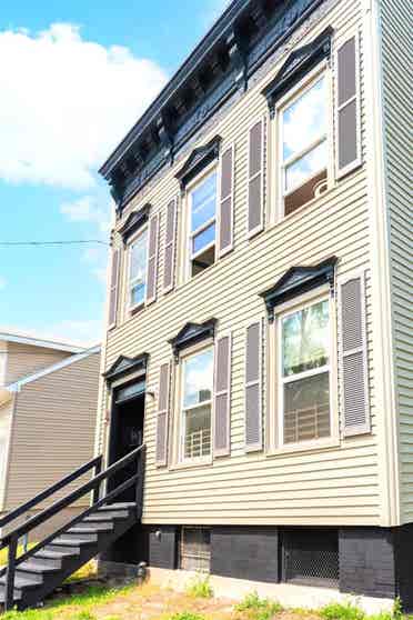 4 Bed / 1 Bath Student Apartment 