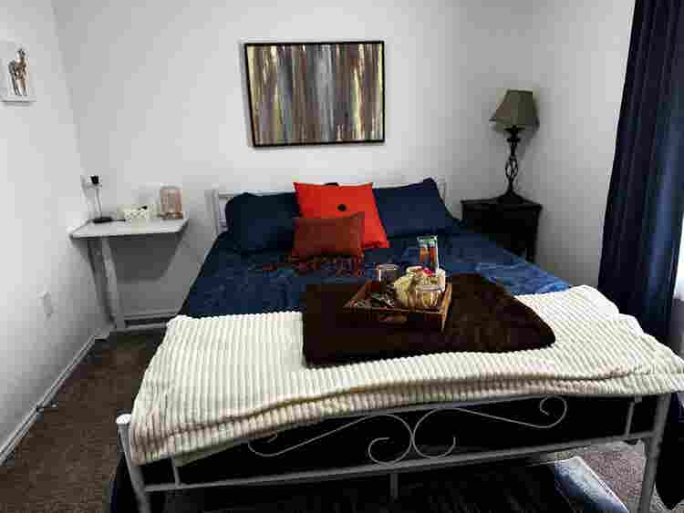 Retro Furnished Room + Utilities