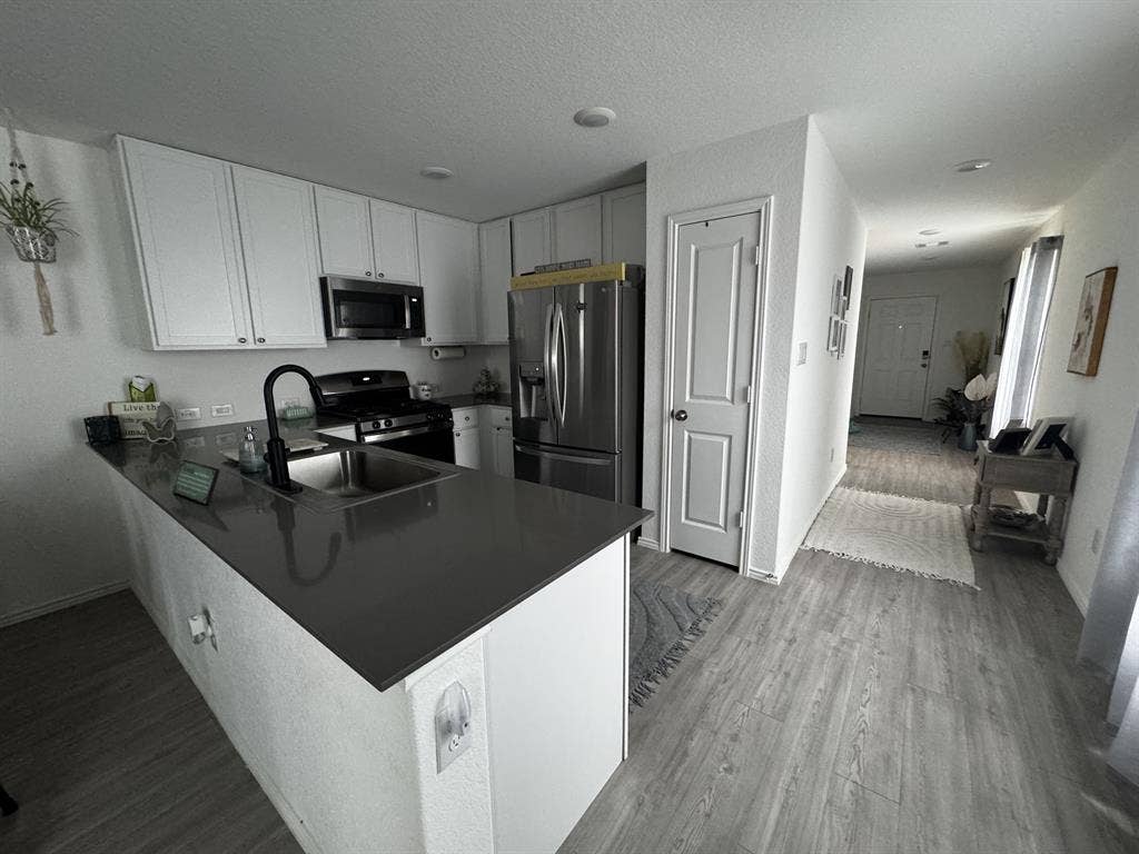 Modern Furnished Room + Utilities