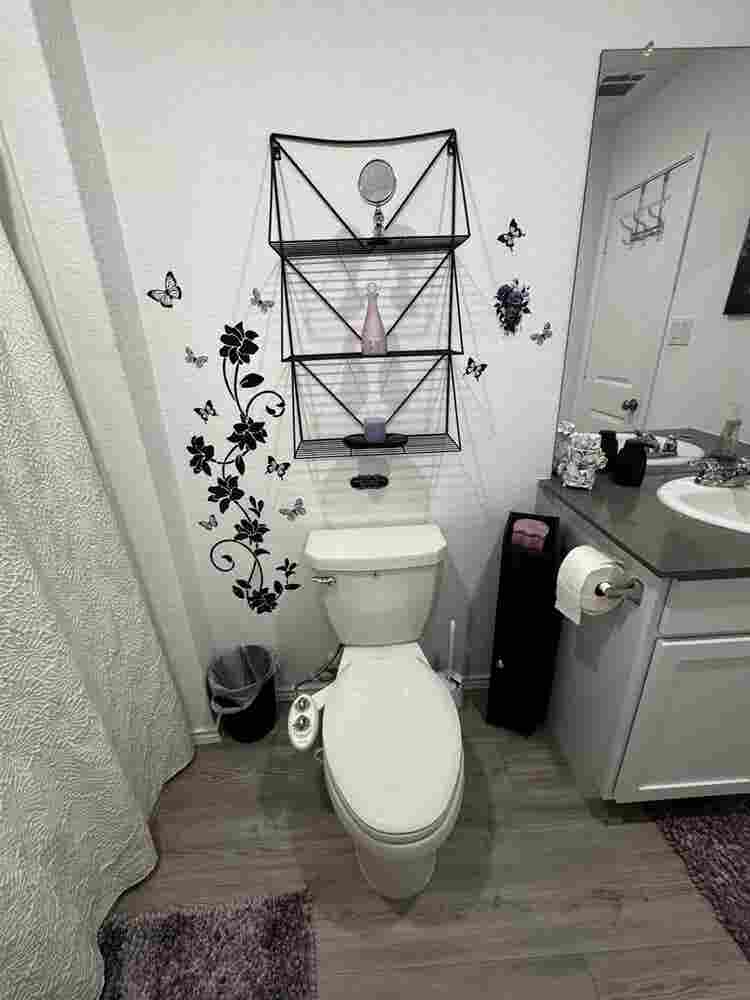 Retro Furnished Room + Utilities