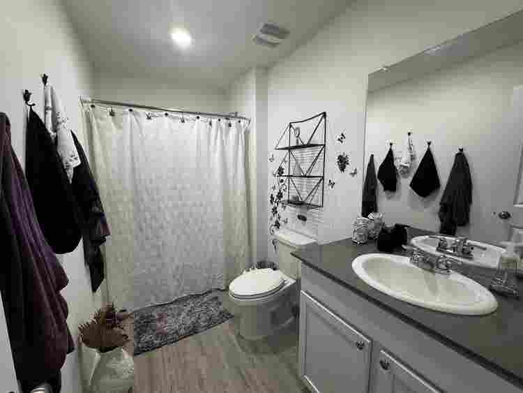 Retro Furnished Room + Utilities