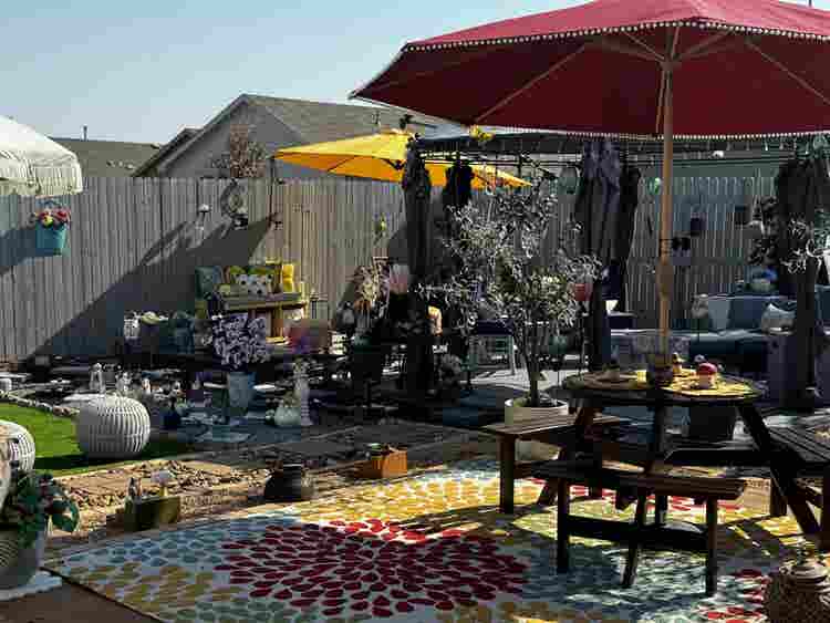 Retro Furnished Room + Utilities