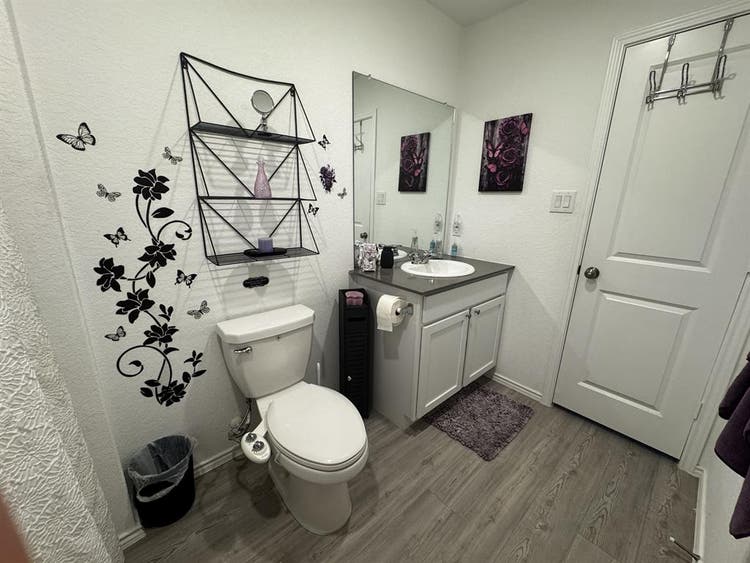 Retro Furnished Room + Utilities