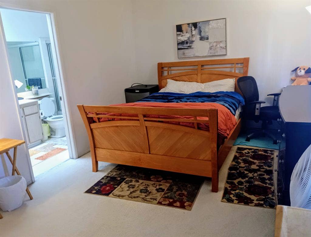 Spacious Master rom w ownbath