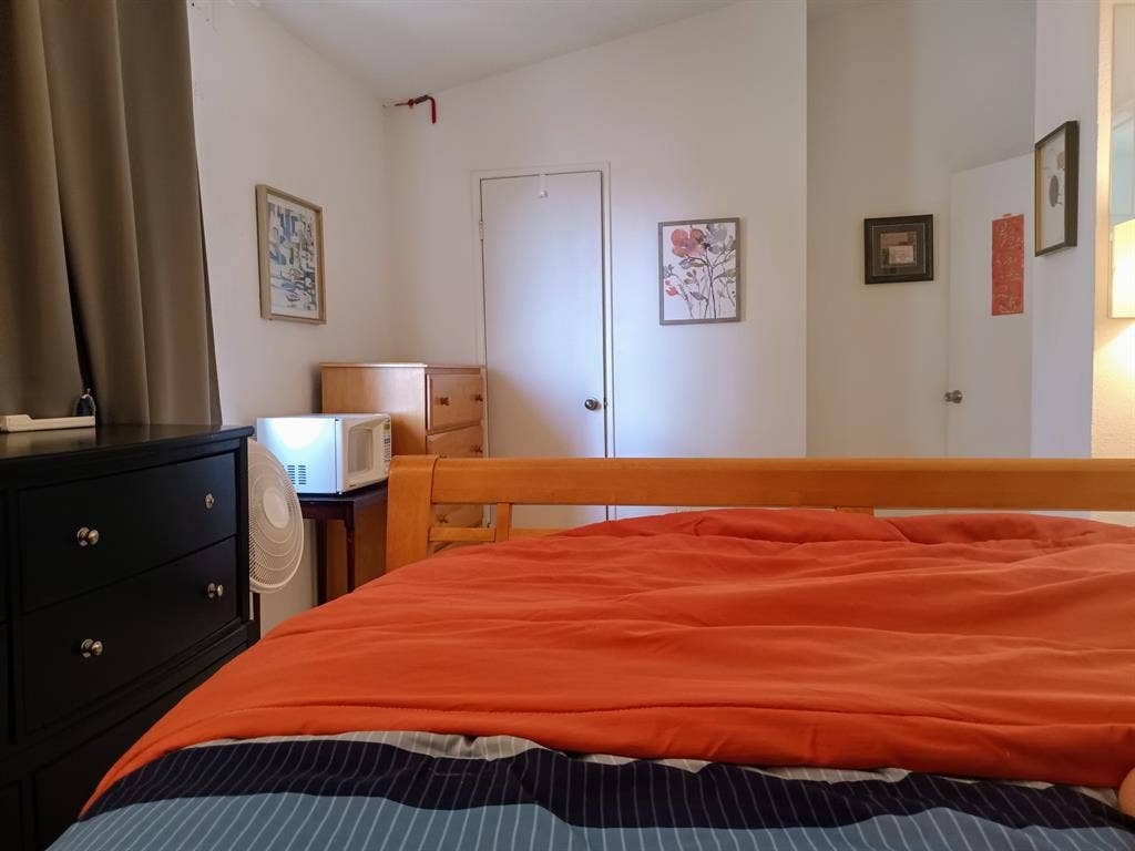 Spacious Master rom w ownbath