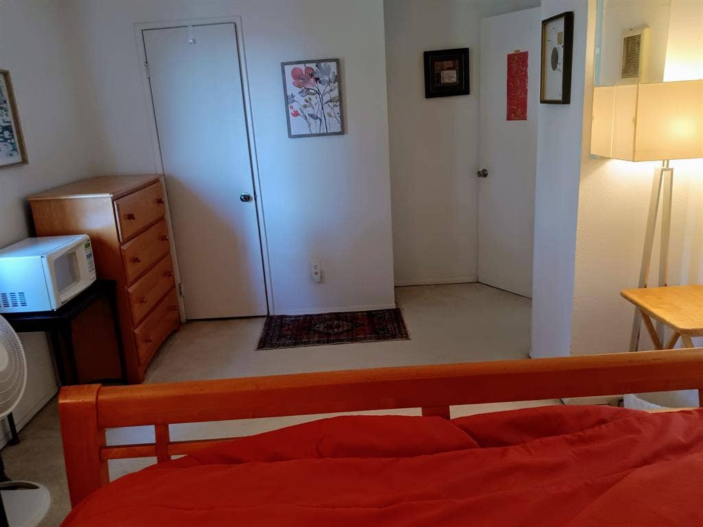 Spacious Master rom w ownbath
