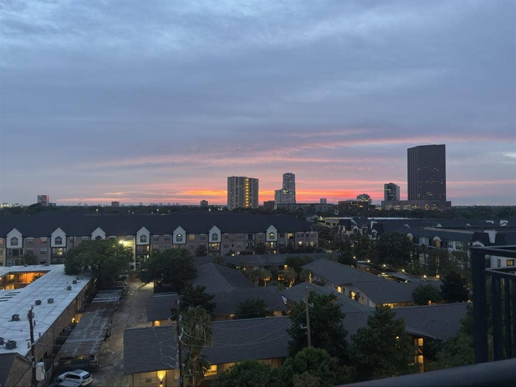 Looking for a Roomate