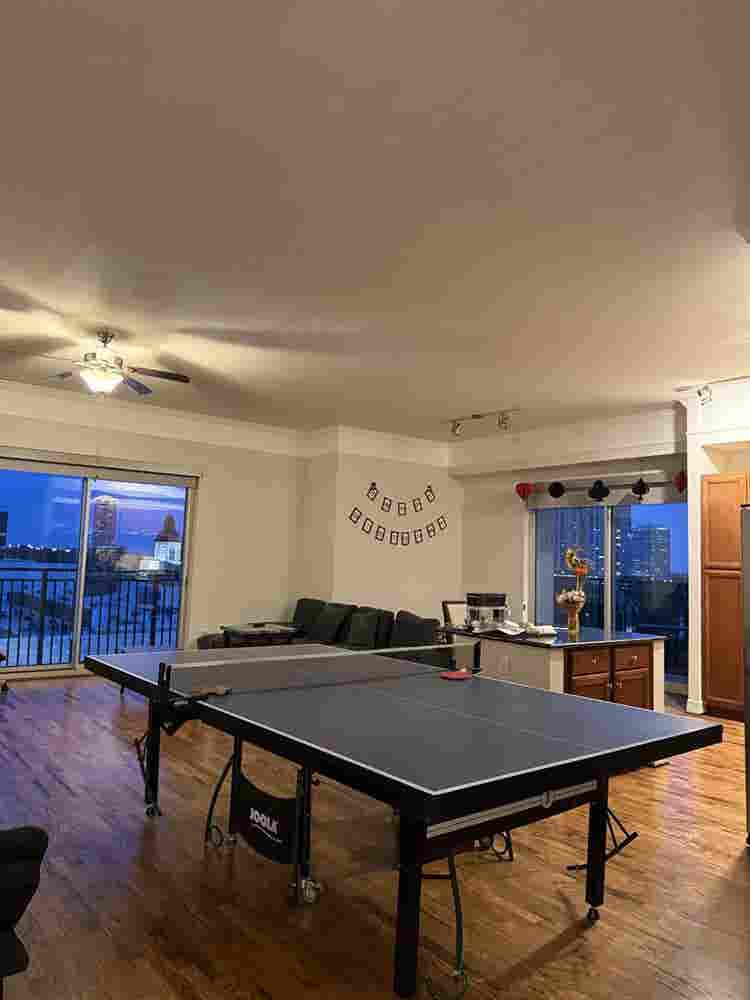Looking for a Roomate
