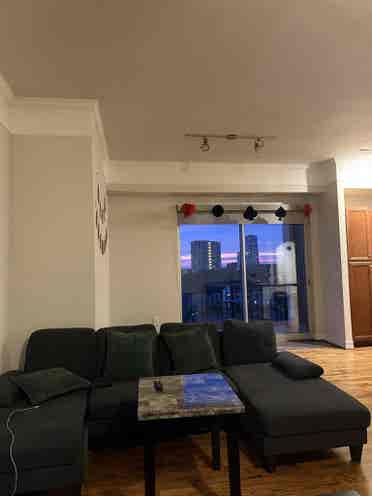 Looking for a Roomate