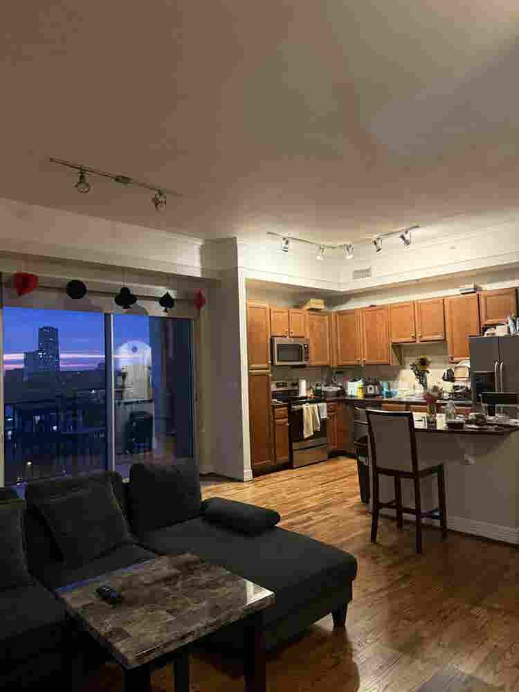 Looking for a Roomate