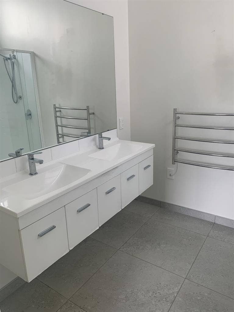 Large room + Ensuite-Hobsonville Pt