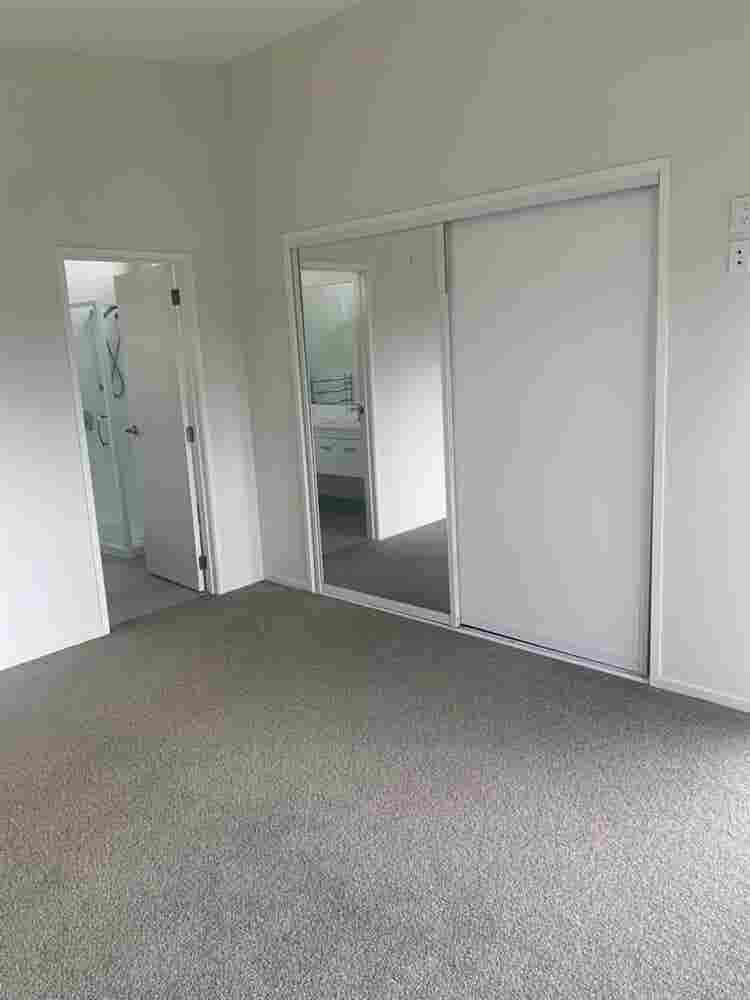 Large room + Ensuite-Hobsonville Pt