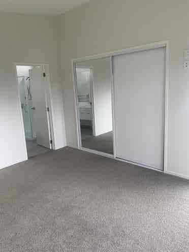 Large room + Ensuite-Hobsonville Pt