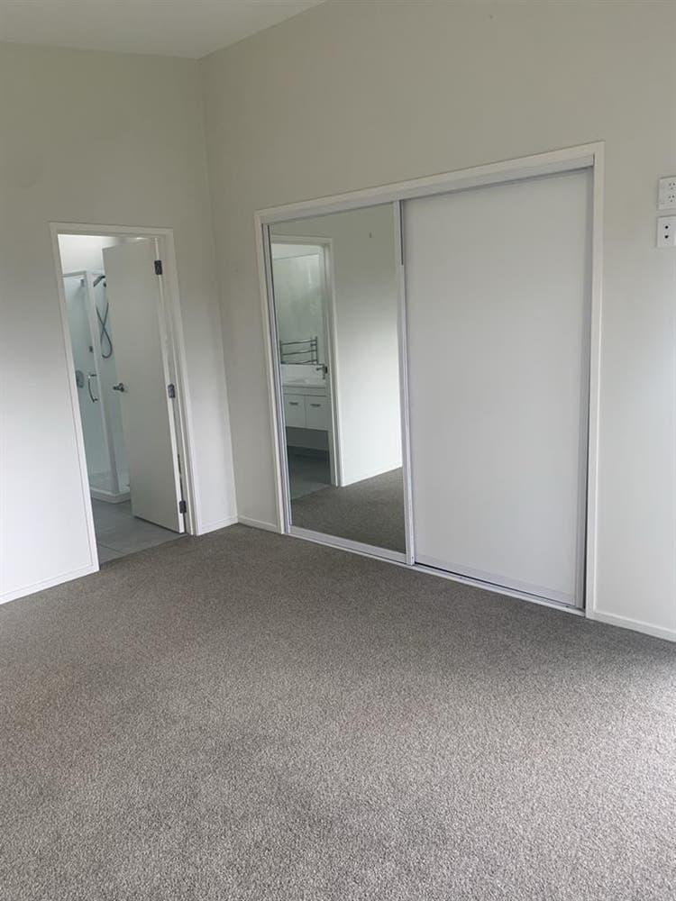 Large room + Ensuite-Hobsonville Pt