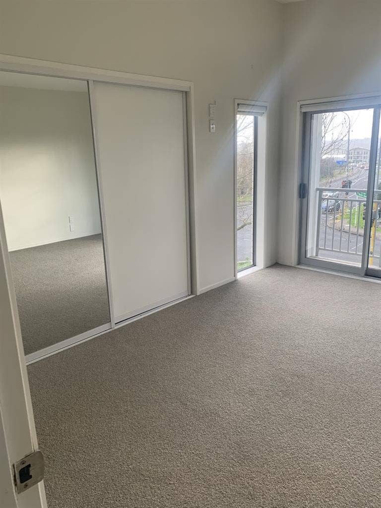 Large room + Ensuite-Hobsonville Pt