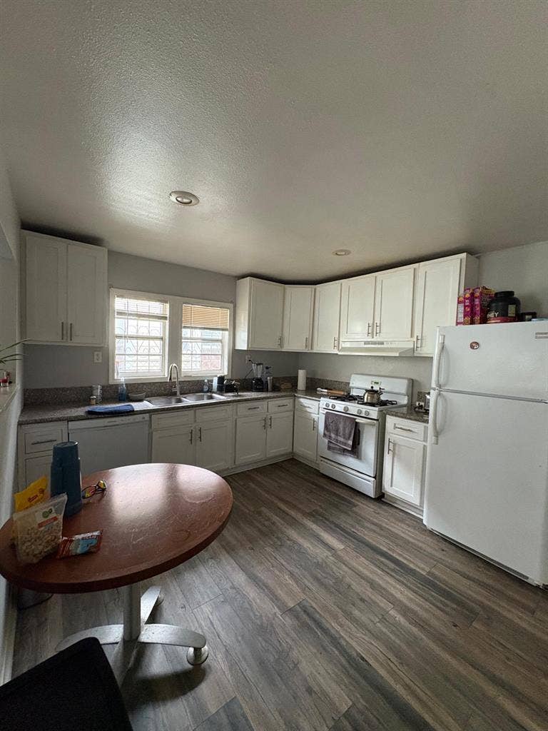 4 bedrooms house for rent