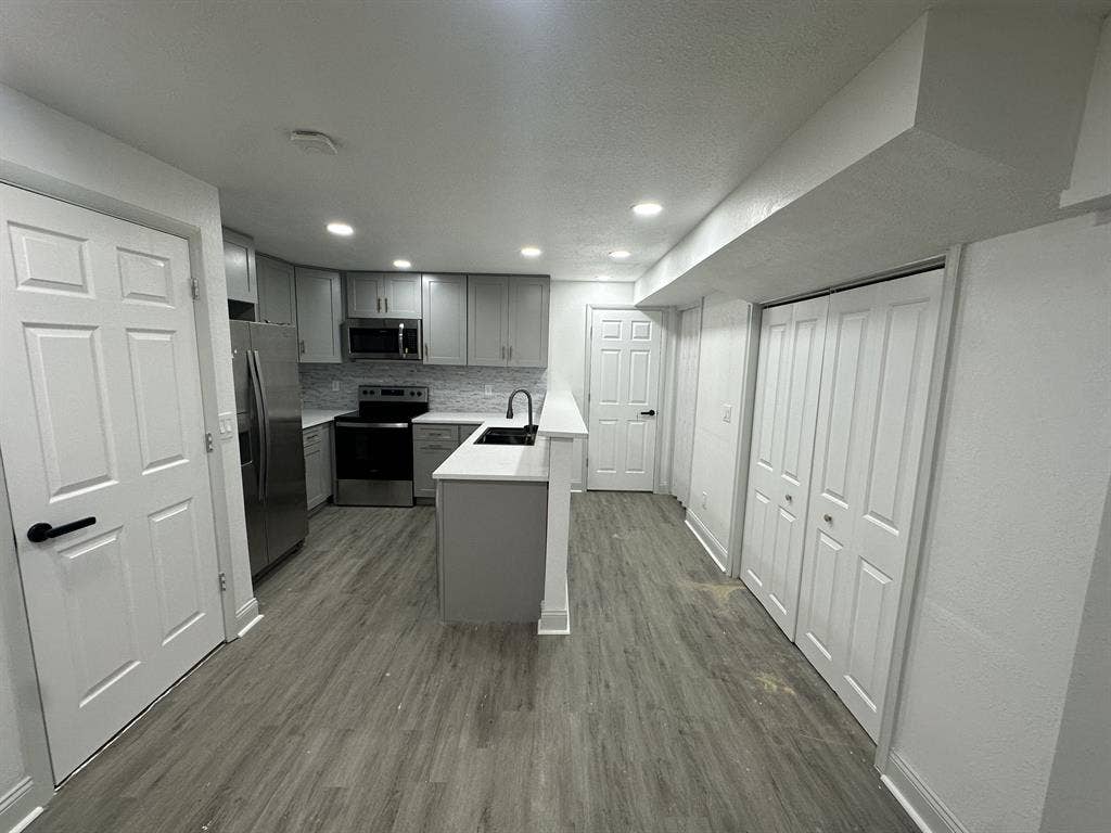 Move-In Ready Newly Renovated Room