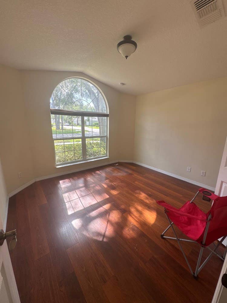 2 PRIVATE ROOMS AVAILABLE