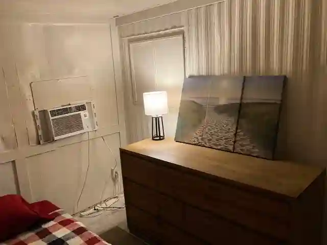 Budget Room Private Ent $Student