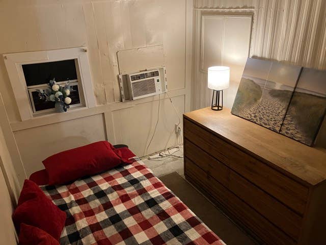 Budget Room Private Ent $Student