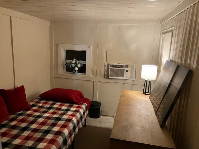 Budget Room Private Ent $Student
