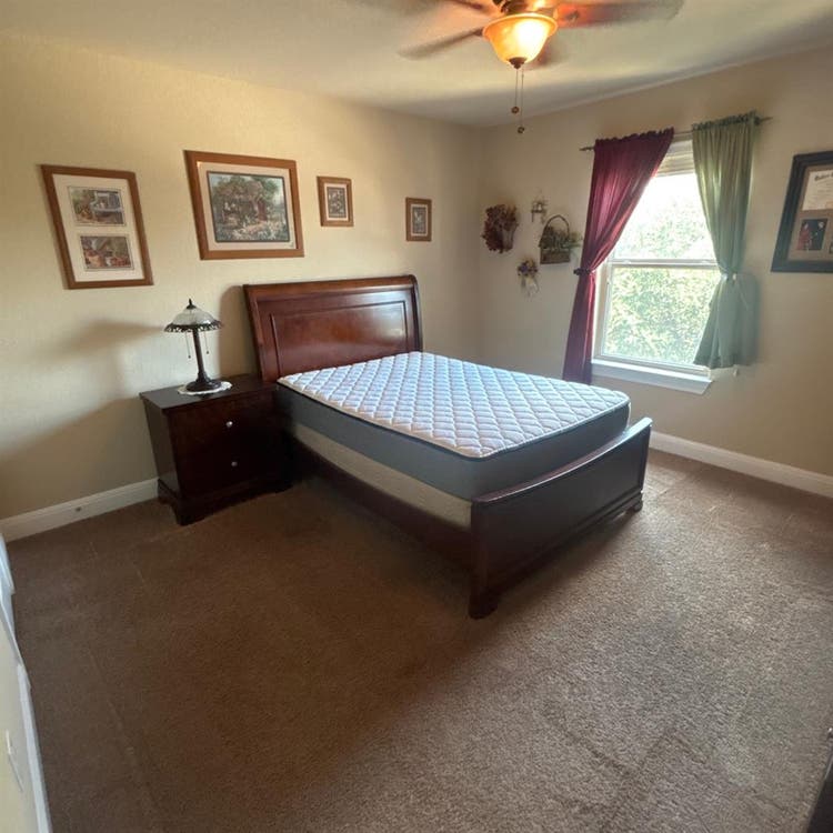 Large room for rent