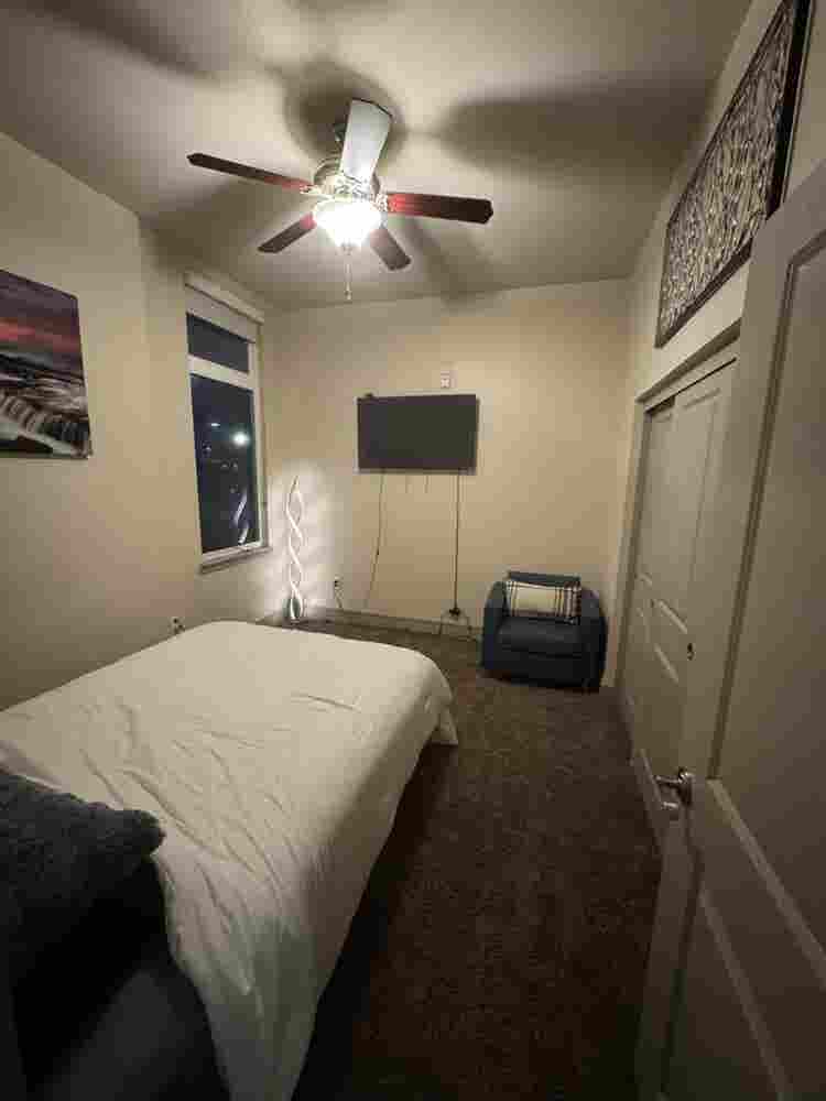 Luxury Room steps away from Stadium