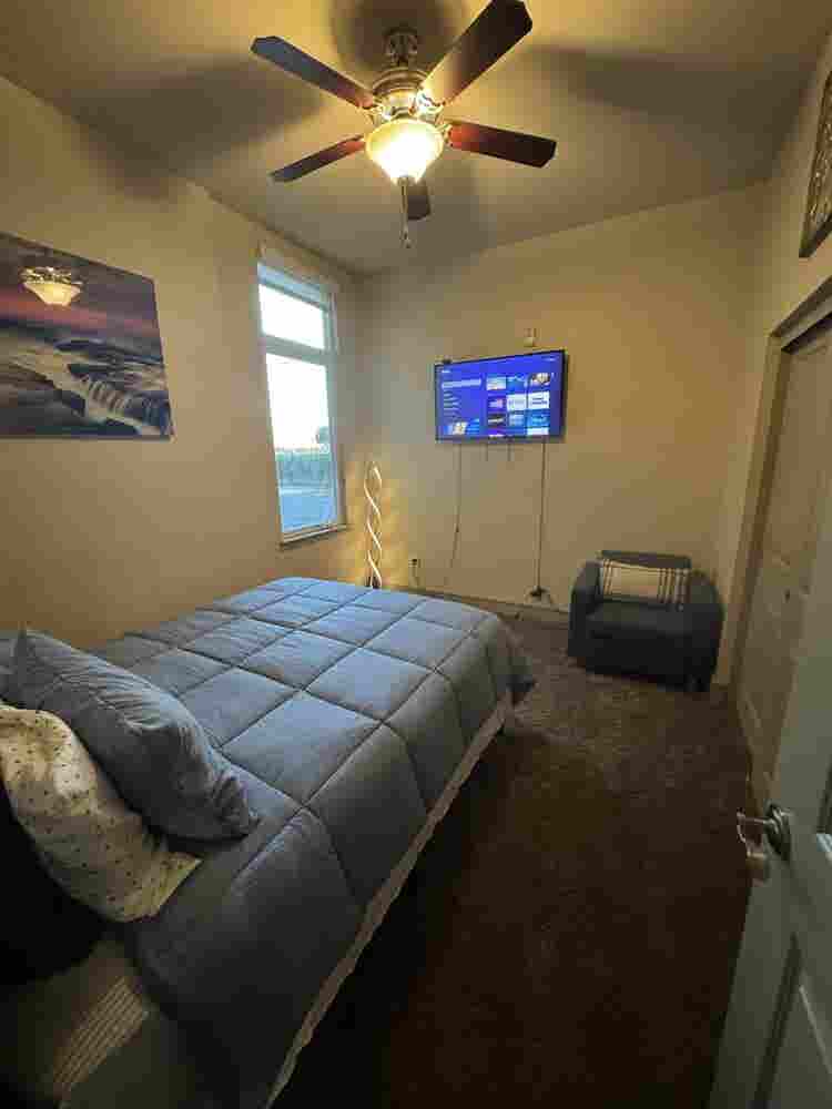 Luxury Room steps away from Stadium