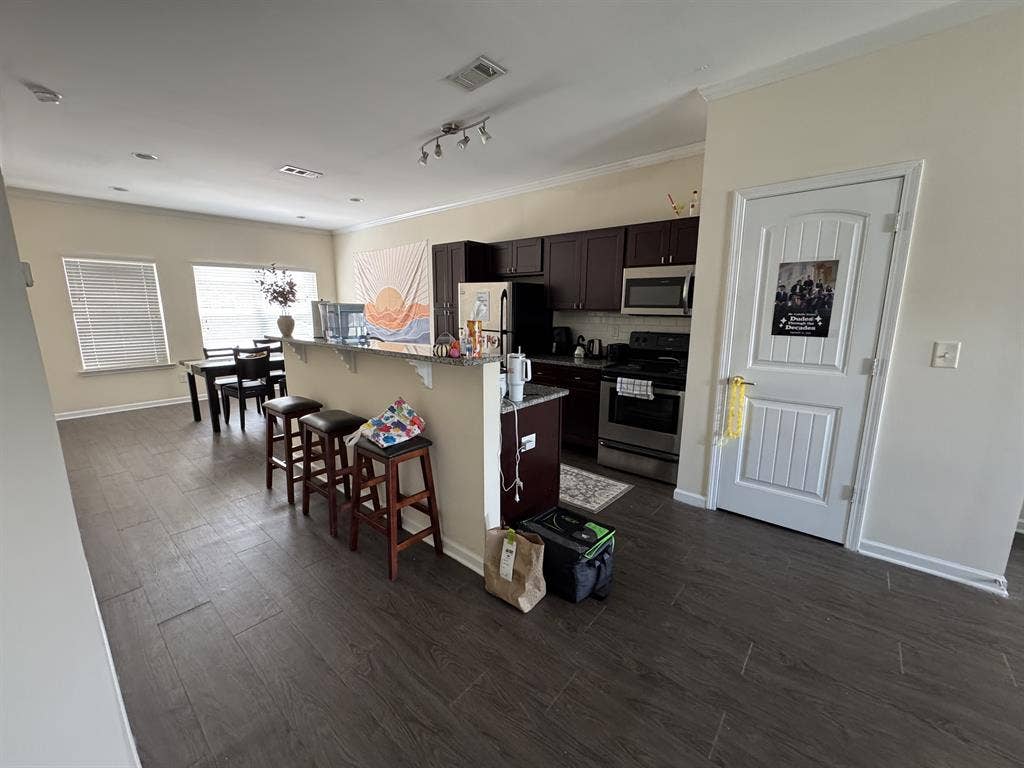 2 Rooms in Athens Ridge