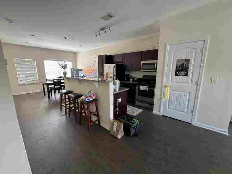 2 Rooms in Athens Ridge