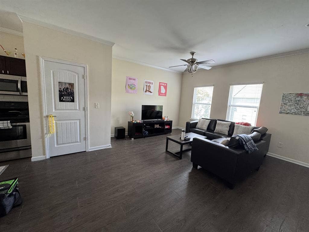 2 Rooms in Athens Ridge