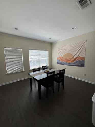 2 Rooms in Athens Ridge