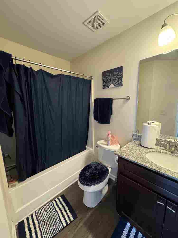 2 Rooms in Athens Ridge