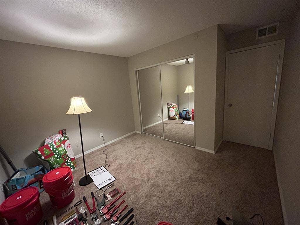 Looking for a roommate for my apt.