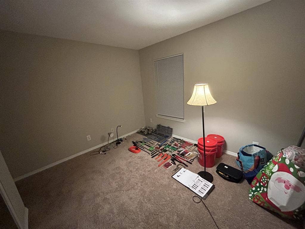 Looking for a roommate for my apt.