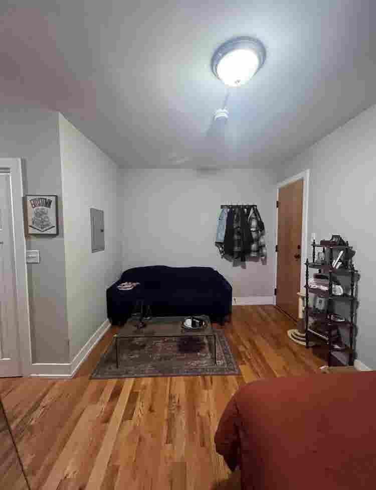 Lakeview Apartment by Diversey
